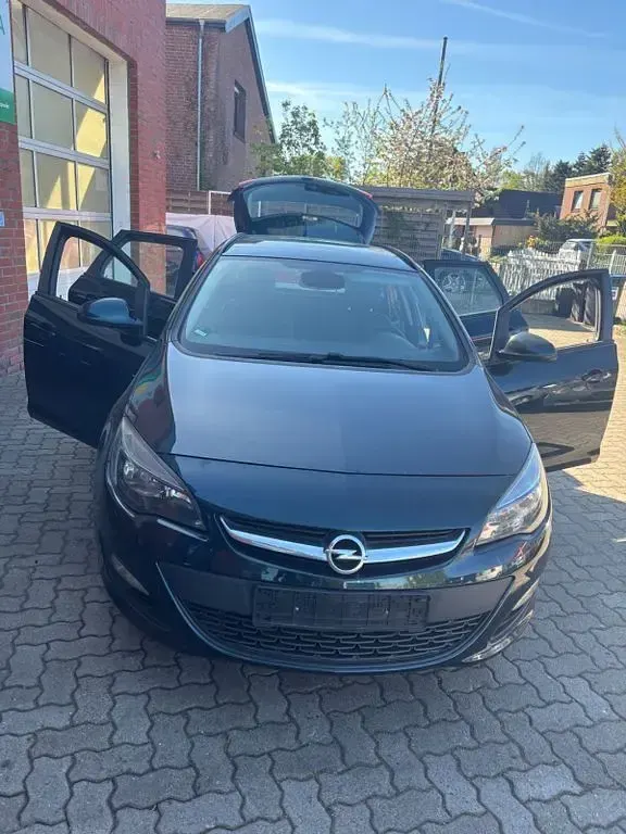 Second-hand Opel Astra Style 140 CP (102 kW) 2014 Verde Break