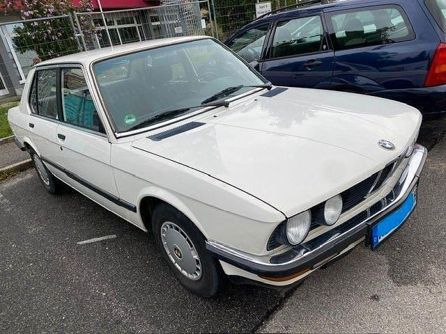 Weiß Gebraucht 1985 BMW 525 Limousine | 12.000 € - Bild 1/4