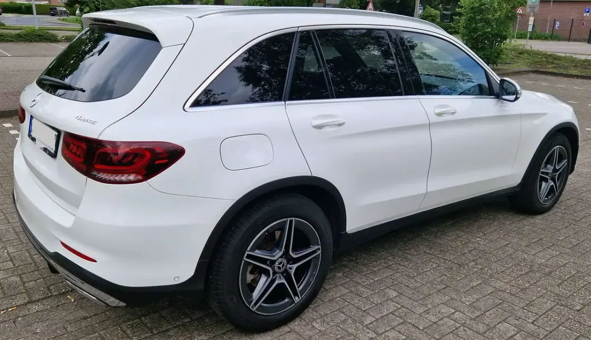 Gebraucht Mercedes GLC200 AMG line 197 PS (144 kW) 2020 Weiß SUV