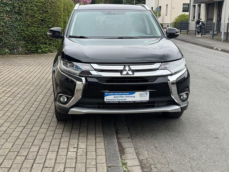 Gebraucht Mitsubishi Outlander Diamant Edition 150 PS (110 kW) 2017 Pantherschwarz (p) SUV