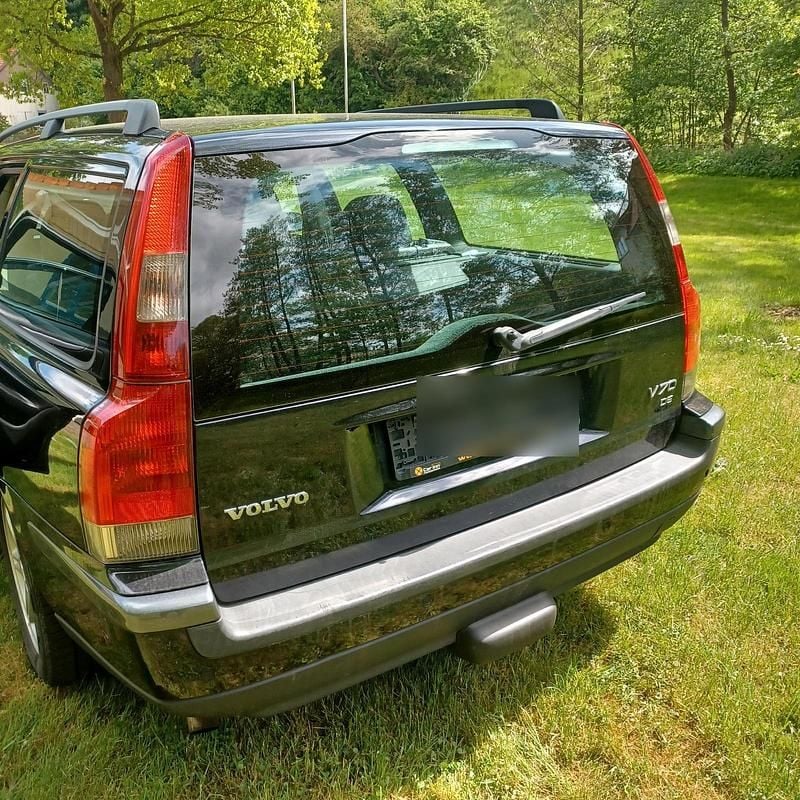 Schwarz Gebraucht 2004 Volvo V70 Kombi | 2.600 € (Fairer Preis) - Bild 1/4
