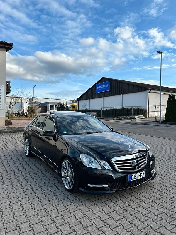 Schwarz Gebraucht 2012 Mercedes E350 AMG Limousine | 17.000 € (Teuer) - Bild 1/4