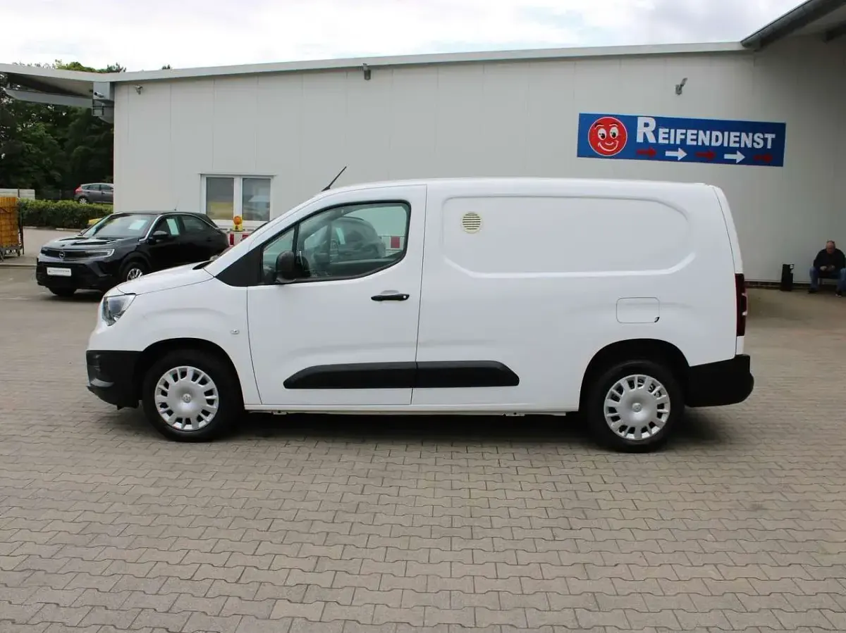 Gebraucht Opel Combo 131 PS (96 kW) 2022 Weiß Van / Kleinbus