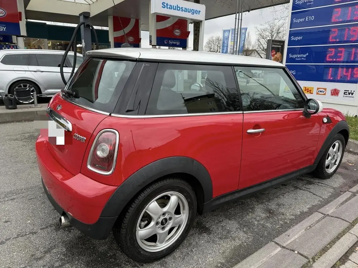 Używany Mini Cooper 120 KM (88 kW) 2009 Czerwony Hatchback