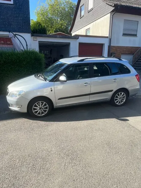 Gebraucht Skoda Fabia Ambition 105 PS (77 kW) 2012 Silber Kombi