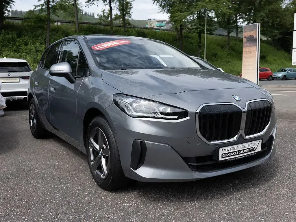 Gebraucht BMW 220 Active Tourer Luxury Line 163 PS (119 kW) 2025 Grau Van / Kleinbus