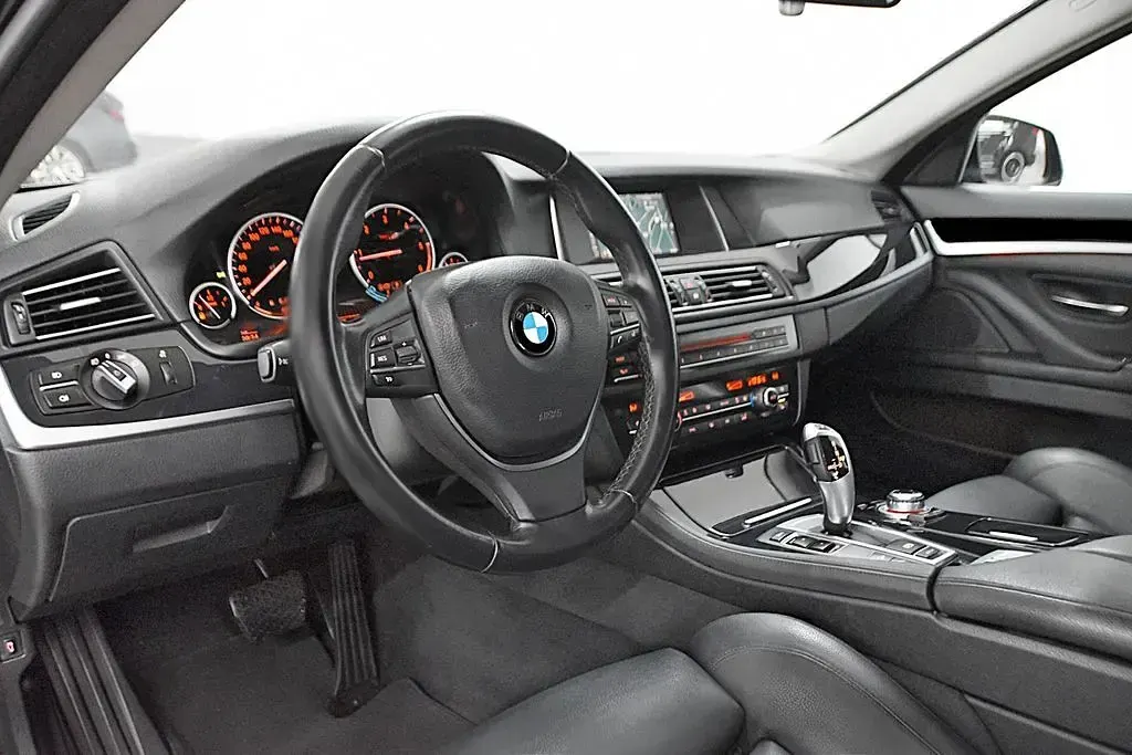 Gebraucht BMW 520 Sport Line 190 PS (139 kW) 2016 Schwarz Limousine
