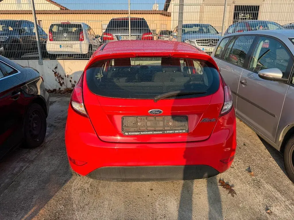 Usata Ford Fiesta Trend 95 CV (69 kW) 2015 Rosso Utilitaria