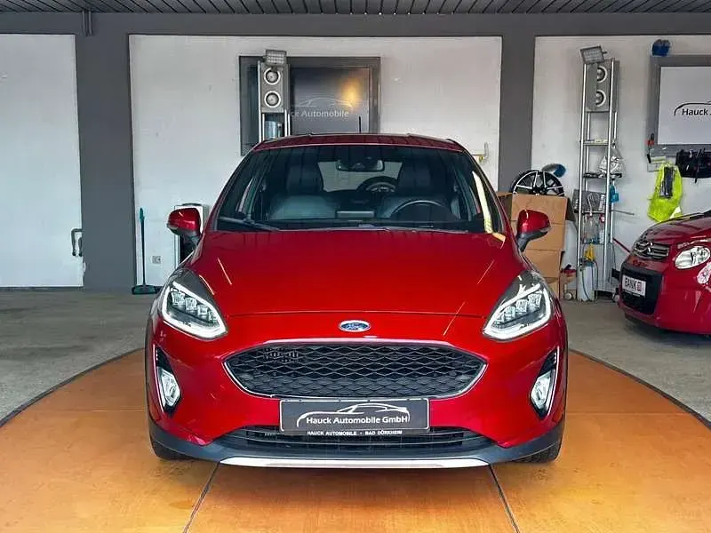 Używany Ford Fiesta Active 140 KM (102 kW) 2018 Czerwony Sedan/Limuzyna