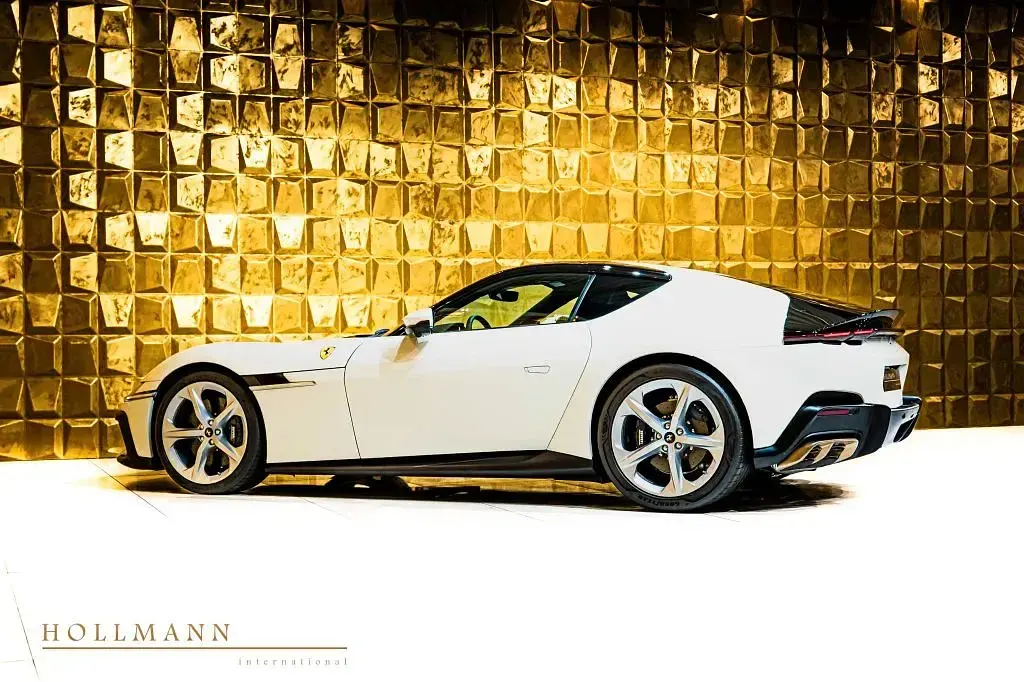 Neu Ferrari 12 Cilindri 829 PS (609 kW) 2026 Weiß Coupé