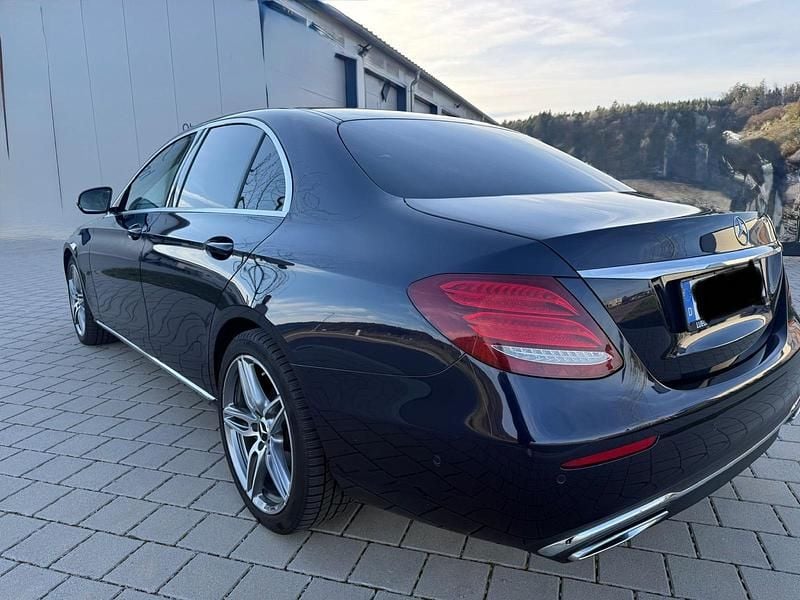Gebraucht Mercedes E220 194 PS (142 kW) 2016 Blau Limousine