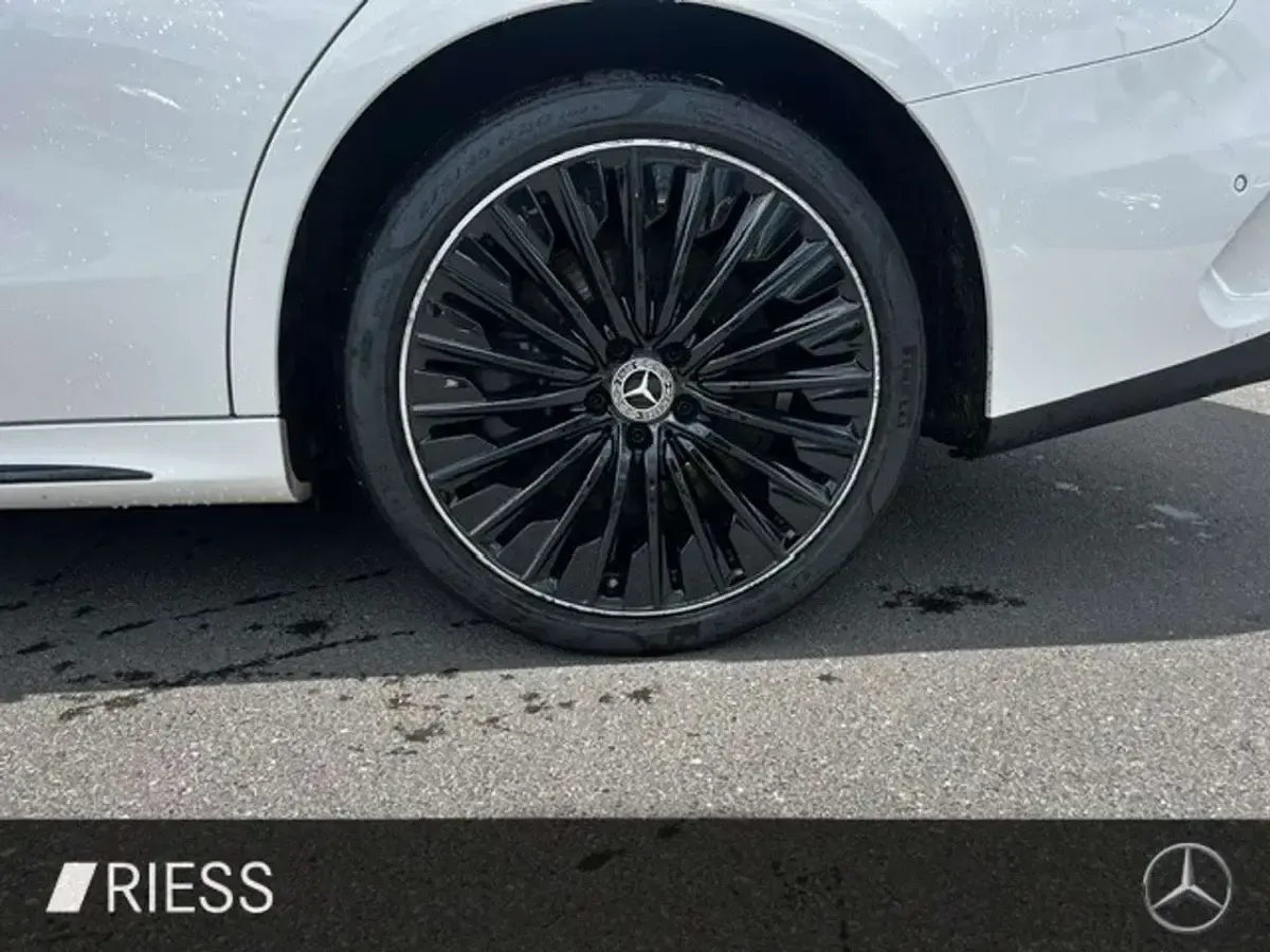 Gebraucht Mercedes E300 AMG 313 PS (230 kW) 2025 Unilack polarweiß uni Limousine