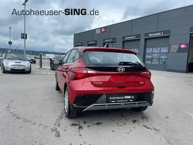 Neu Hyundai i20 101 PS (74 kW) 2026 Rot Kleinwagen