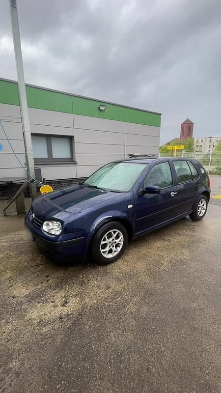 Second-hand VW Golf IV 75 CP (55 kW) 2000 Albastru Berlinǎ