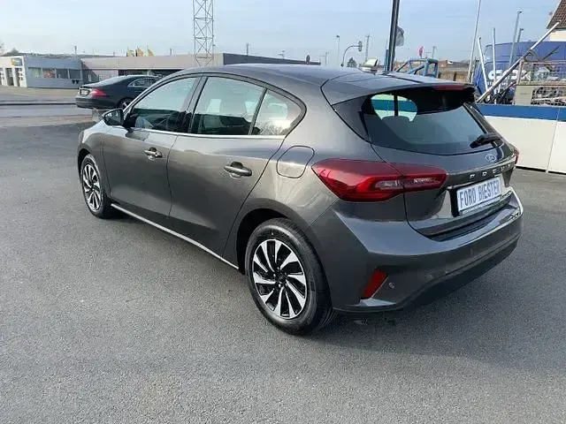 Gebraucht Ford Focus Titanium 125 PS (91 kW) 2023 Magneticgrau Limousine