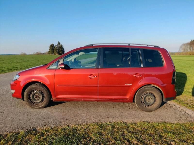 Rot Gebraucht 2009 VW Touran Van / Kleinbus | 2.800 € (Superpreis) - Bild 1/4
