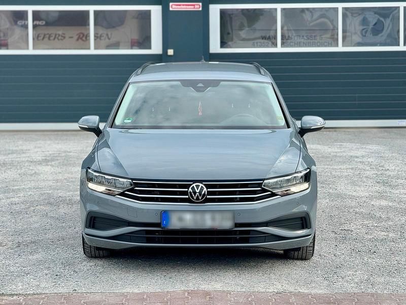 Grau Gebraucht 2022 VW Passat Trendline Kombi | 19.500 € (Guter Preis) - Bild 1/4