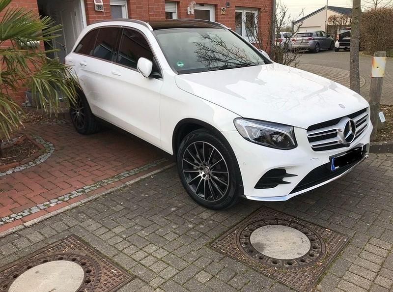 Weiß Gebraucht 2019 Mercedes GLC250 AMG line SUV | 30.290 € (Fairer Preis) - Bild 1/4