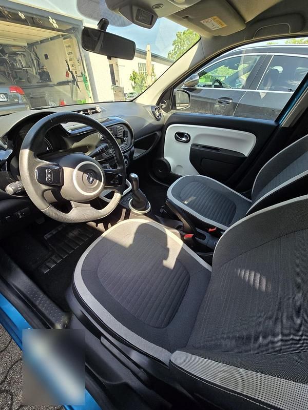 Second-hand Renault Twingo 70 CP (51 kW) 2017 Albastru Hatchback