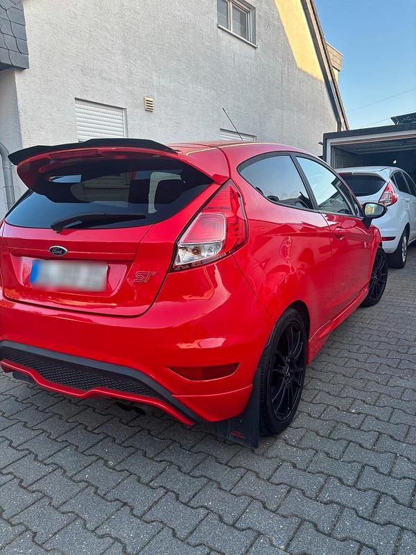 Gebraucht Ford Fiesta ST 182 PS (133 kW) 2013 Rot Kleinwagen