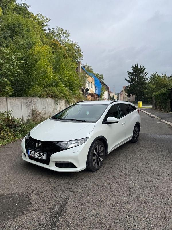 Weiß Gebraucht 2014 Honda Civic Kombi | 9.600 € (Fairer Preis) - Bild 1/4