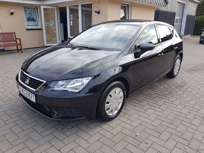 Schwarz Gebraucht 2018 Seat Leon Reference Limousine | 10.500 € (Superpreis) - Bild 1/4