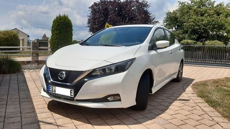 Weiß Gebraucht 2019 Nissan Leaf Tekna Kleinwagen | 13.000 € (Etwas zu teuer) - Bild 1/4