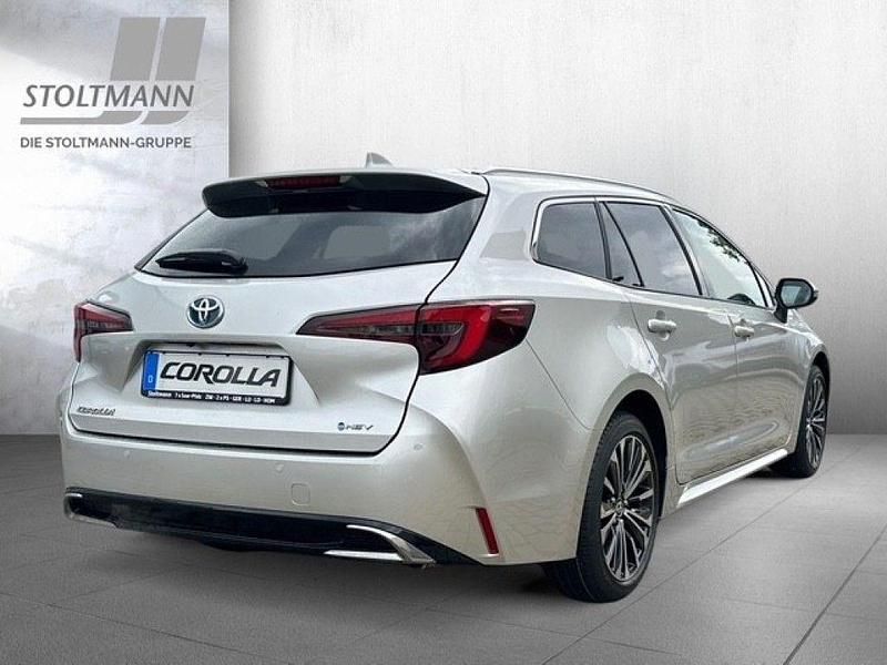 Nowe Toyota Corolla 178 KM (130 kW) 2026 Srebrny Kombi