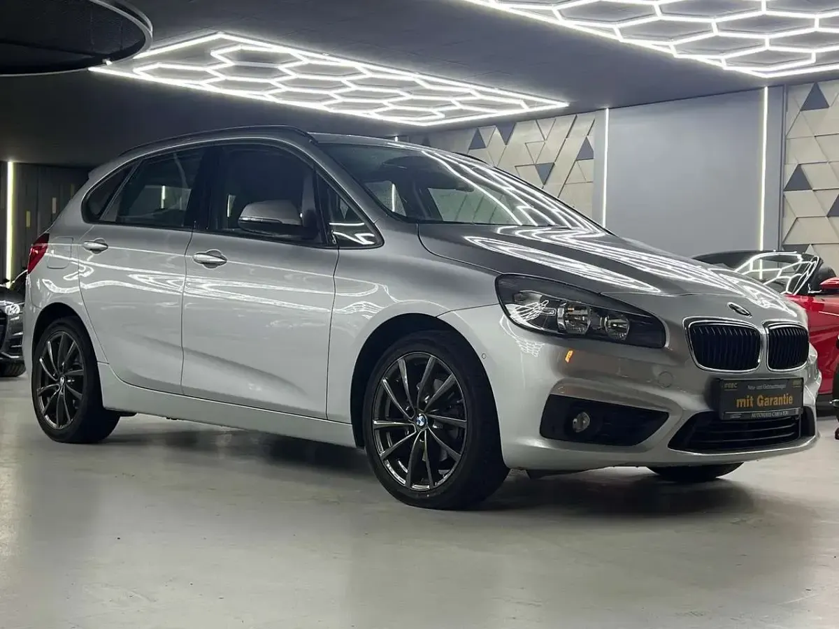 Gebraucht BMW 220 Active Tourer Advantage 192 PS (141 kW) 2015 Silber Van / Kleinbus