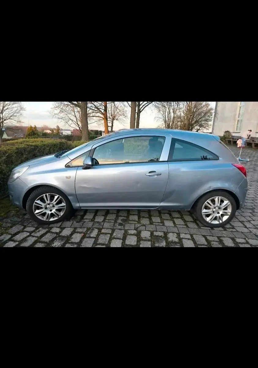 Gebraucht Opel Corsa 80 PS (58 kW) 2008 Silber Kleinwagen