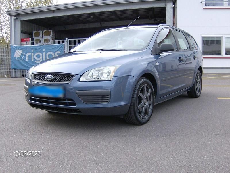 Gebraucht Ford Focus Trend 101 PS (74 kW) 2005 Blau Kombi