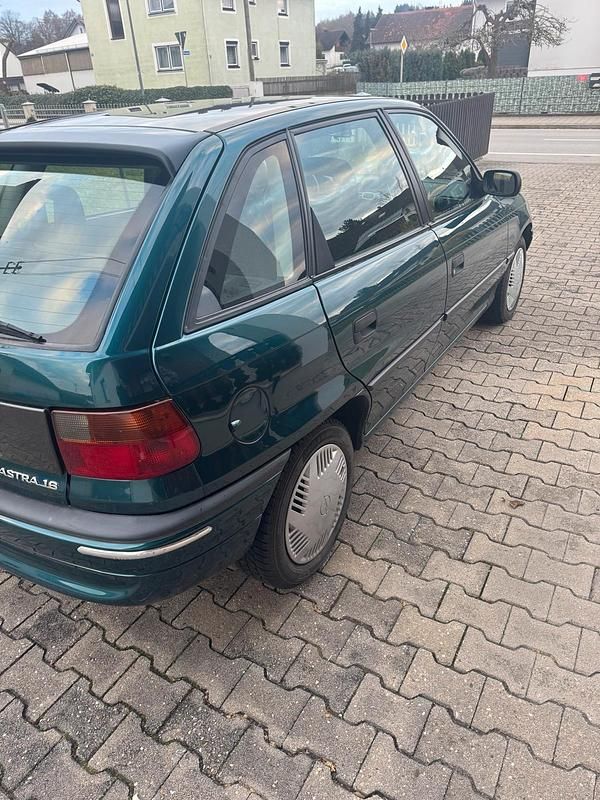 Gebraucht Opel Astra 55 PS (40 kW) 1997 Limousine