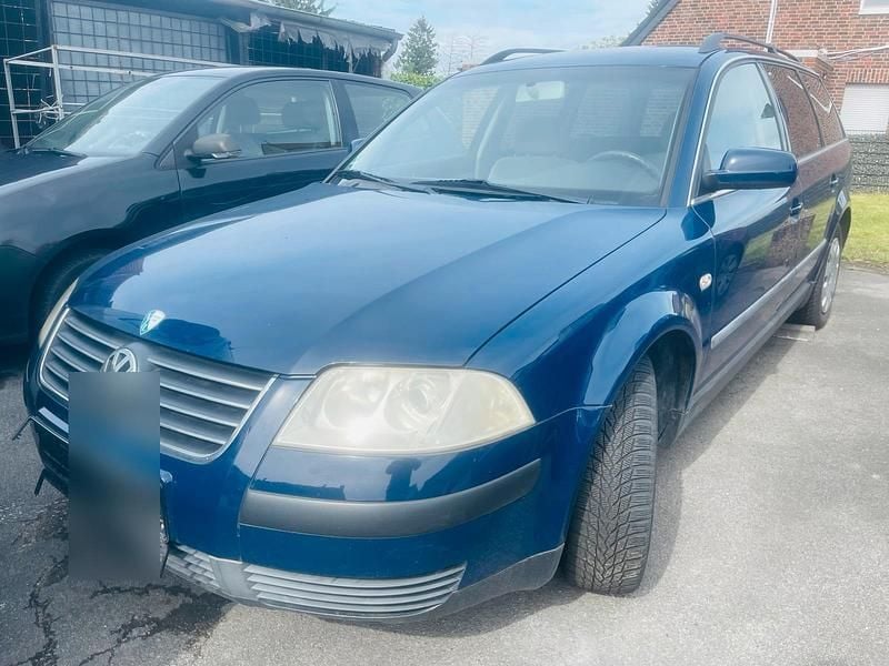Blau Gebraucht 2001 VW Passat Kombi | 590 € (Superpreis) - Bild 1/4