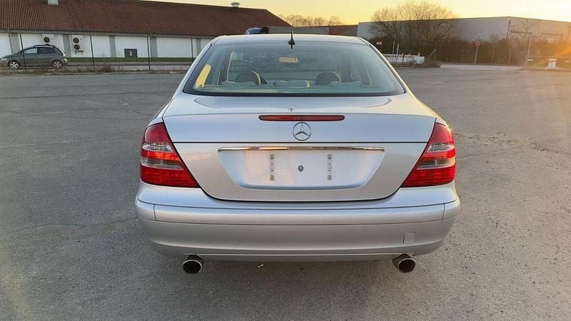 Gebraucht Mercedes E240 Classic 177 PS (130 kW) 2003 Silber Limousine