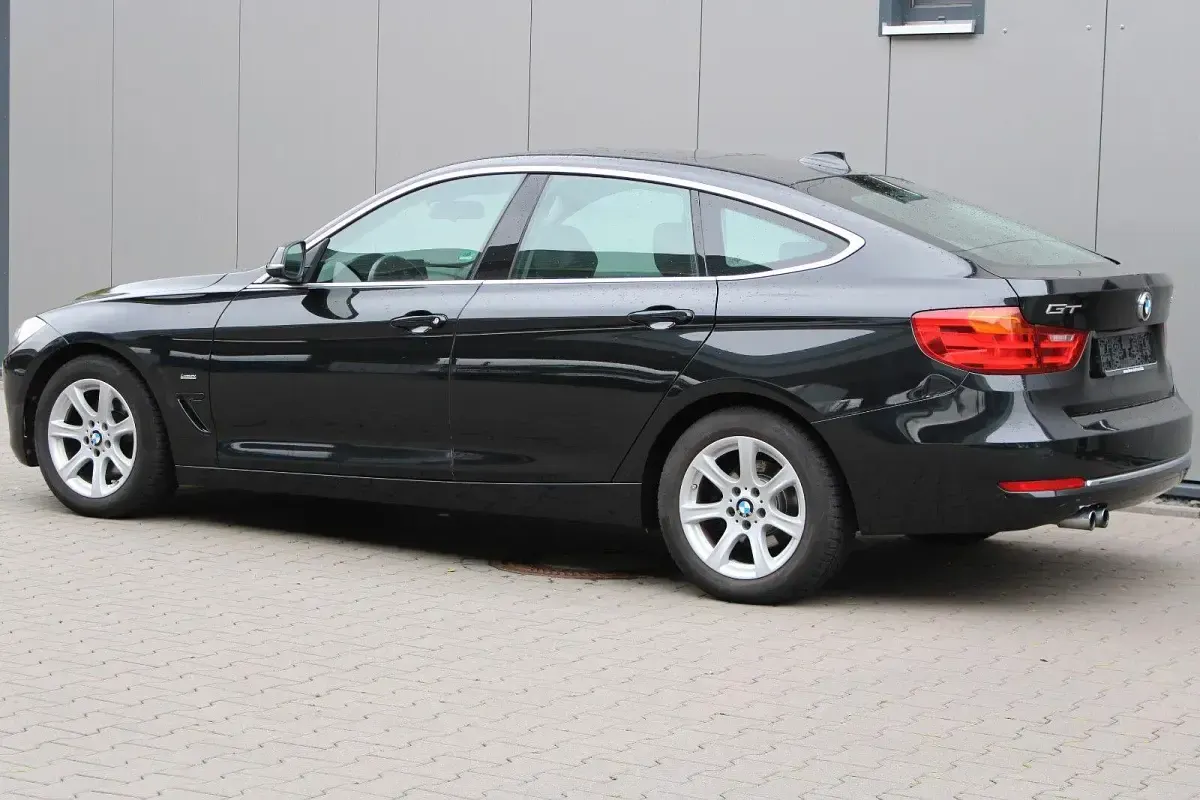 Gebraucht BMW 325 Luxury Line 218 PS (160 kW) 2015 Schwarz Limousine