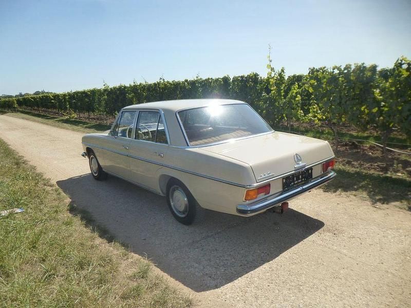 Gebraucht Mercedes 220 143 PS (105 kW) 1970 Beige Limousine