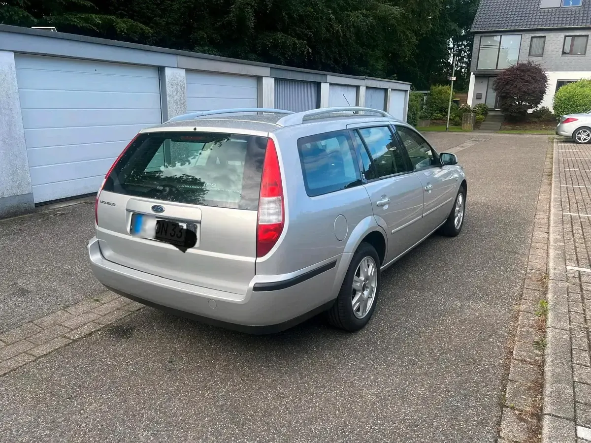 Gebraucht Ford Mondeo Ghia 125 PS (91 kW) 2003 Silber Kombi