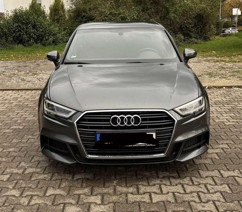 Grau Gebraucht 2019 Audi A3 Sport Kleinwagen | 15.500 € (Fairer Preis) - Bild 1/4