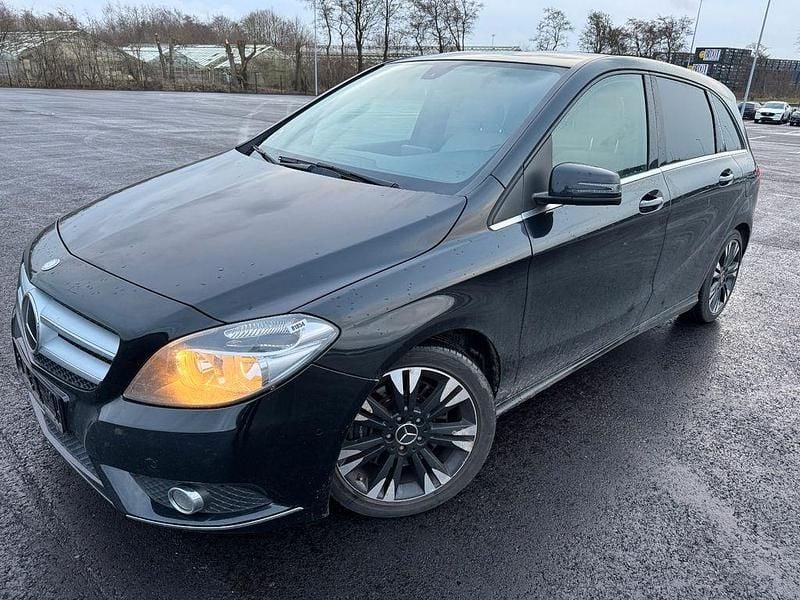 Schwarz Gebraucht 2014 Mercedes B220 Van / Kleinbus | 7.250 € (Guter Preis) - Bild 1/3