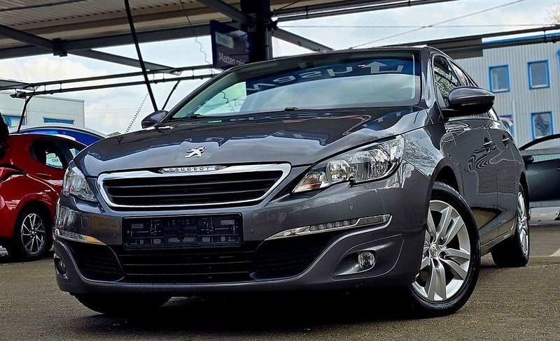 Gebraucht Peugeot 308 Active 120 PS (88 kW) 2016 Grau Kombi