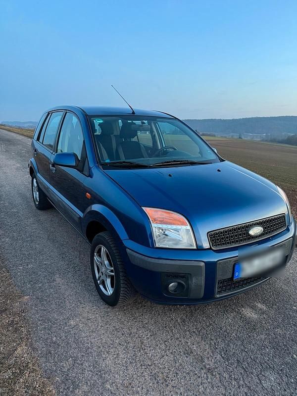 Gebraucht Ford Fusion 80 PS (58 kW) 2010 Blau Kleinwagen