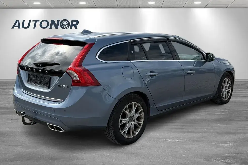 Gebraucht Volvo V60 163 PS (119 kW) 2018 Blau Kombi