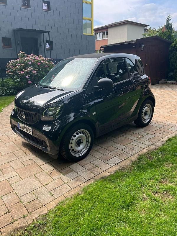 Schwarz Gebraucht 2019 Smart ForTwo Coupé Coupé | 11.100 € (Fairer Preis) - Bild 1/4