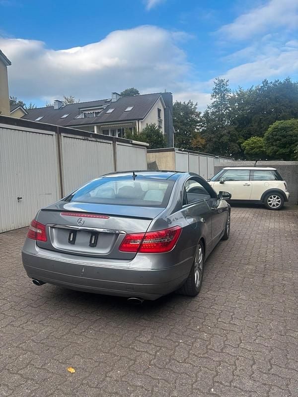 Gebraucht Mercedes E350 231 PS (169 kW) 2009 Grau Coupé