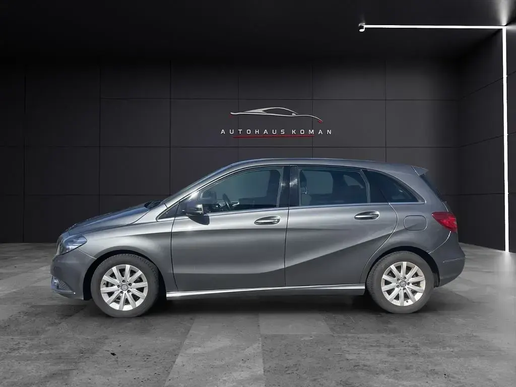 Gebraucht Mercedes B180 122 PS (89 kW) 2013 Grau Kleinwagen