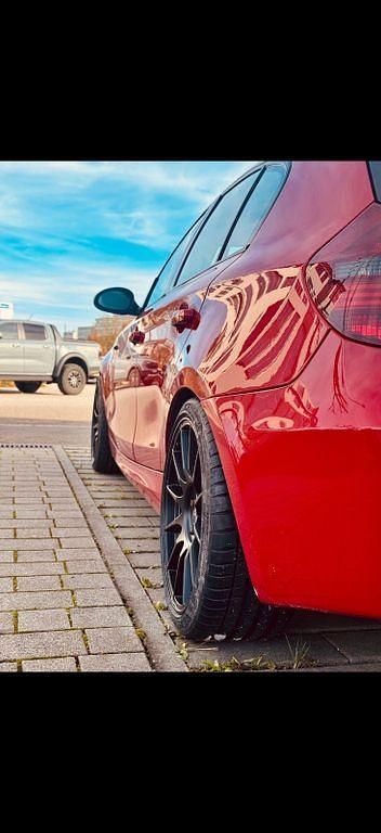 Gebraucht BMW 130 Performance 265 PS (194 kW) 2007 Rot Kleinwagen