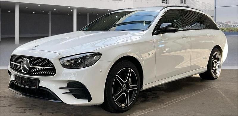 Weiß Gebraucht 2021 Mercedes E300 AMG line Kombi | 27.300 € (Guter Preis) - Bild 1/4