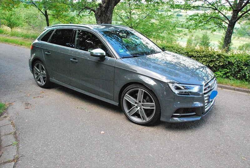 Gebraucht Audi S3 300 PS (220 kW) 2019 Grau Limousine