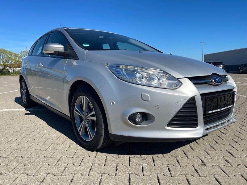 Używany Ford Focus SYNC Edition 116 KM (85 kW) 2014 Srebrny Sedan/Limuzyna