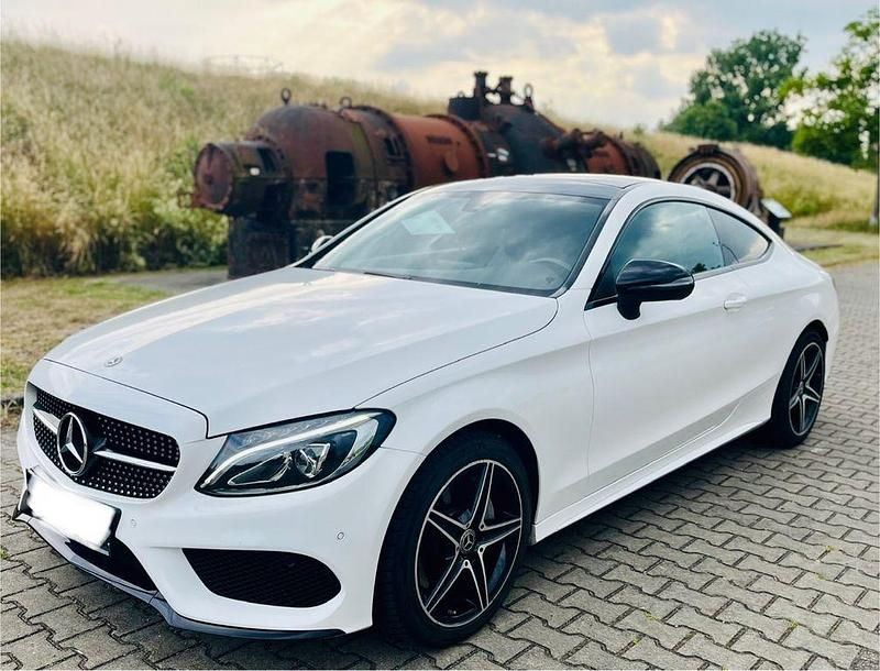 Weiß Gebraucht 2016 Mercedes C300 AMG Coupé | 26.490 € (Fairer Preis) - Bild 1/4
